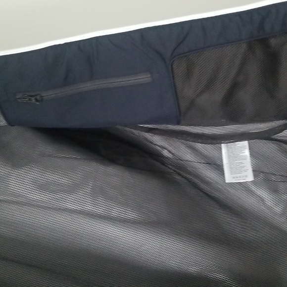 VEST - Picture 4 of 7